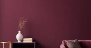 29 Ways to Achieve a Dramatic Deep Aubergine and Gold Interior Look