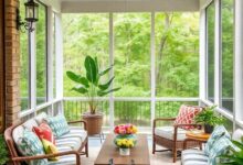 22 Stylish Screened Porch Ideas with Patterned Cushions to Elevate Your Space