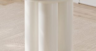 Finding the Perfect Space-Saving Round Table for Intimate Dining