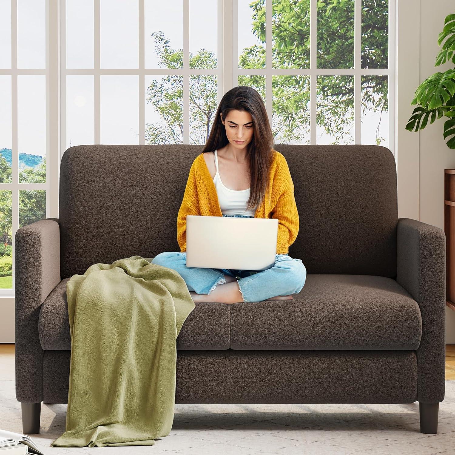 Small Space, big Comfort: Exploring a Cozy 51