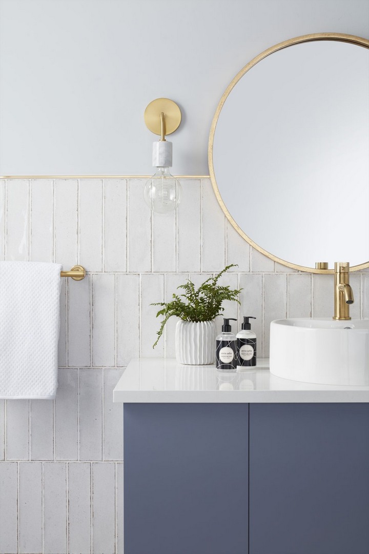 Vertical tile pattern in powder room