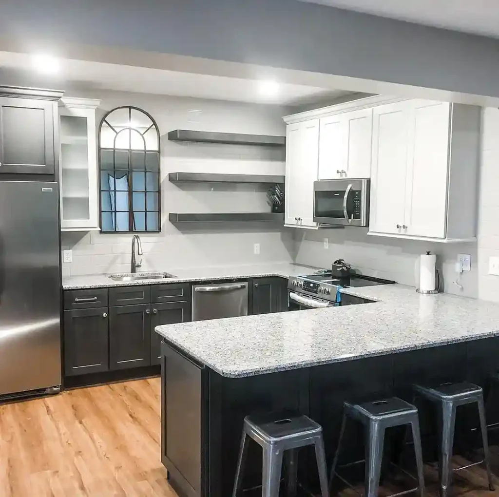 Studio Apartment Full Kitchen