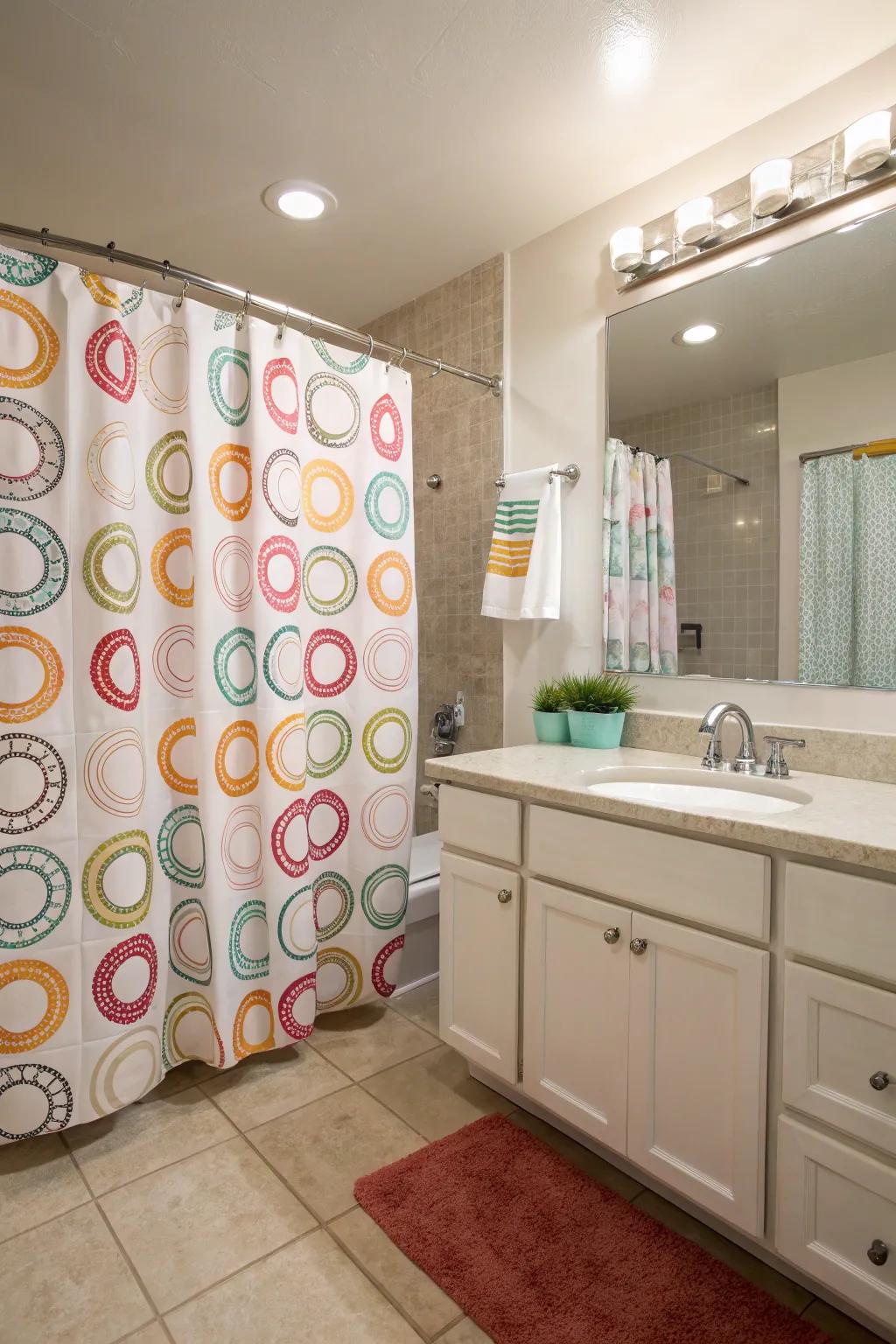 Playful shower curtain rings contribute a fun design accent.