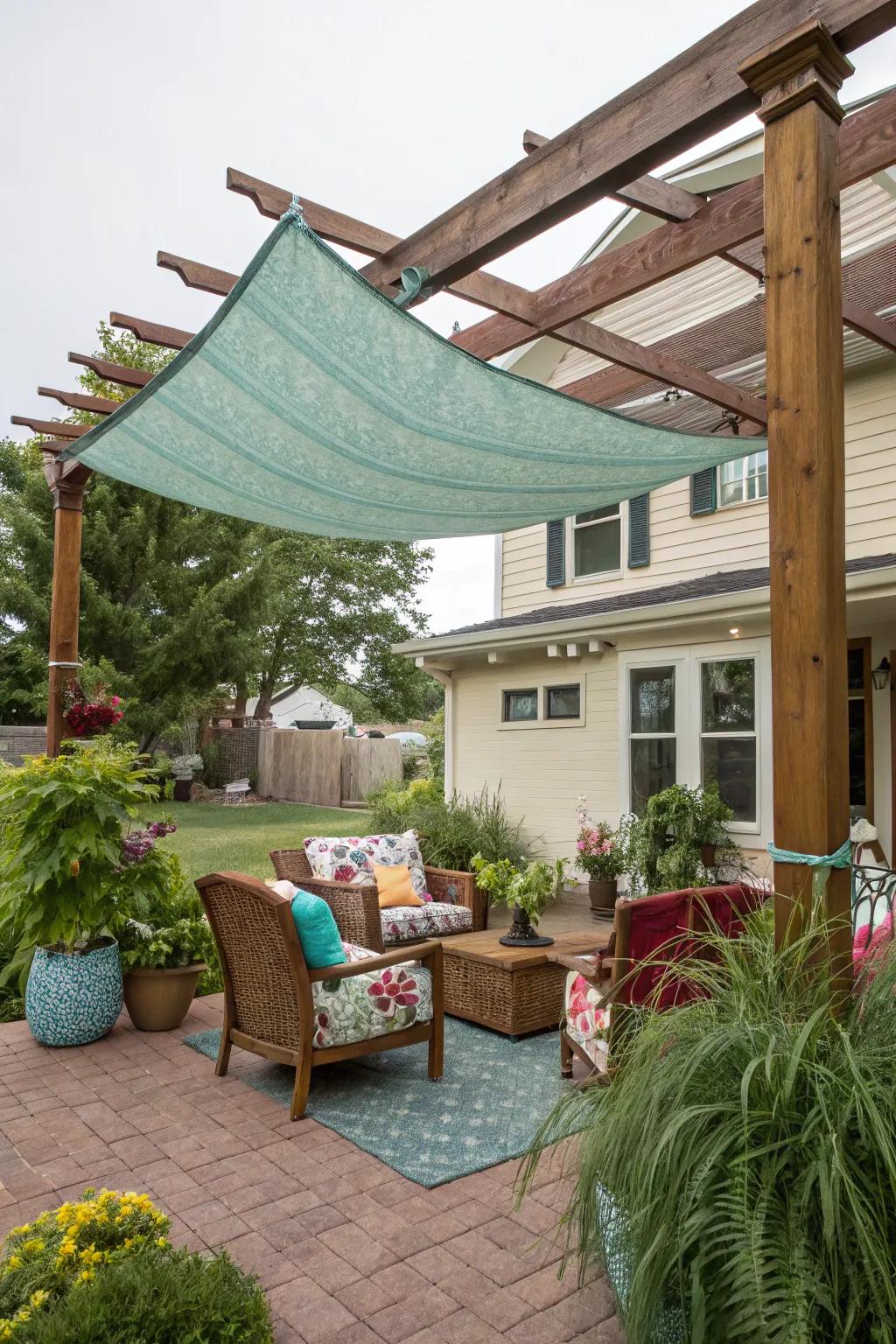 Colorful DIY fabric shade enhancing pergola appeal