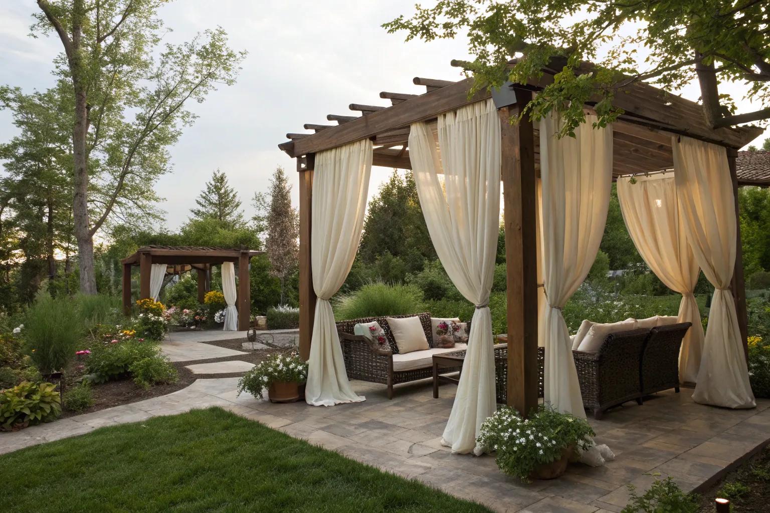 18+ Stylish Pergola Curtain Ideas for Your Outdoor Space